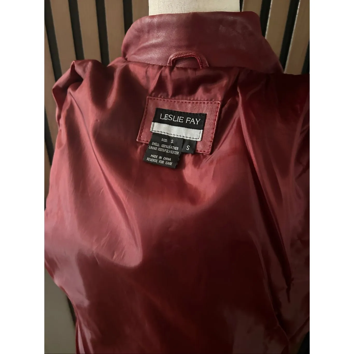Leslie Fay  red leather jacket size small stylish form fitting - Image 5
