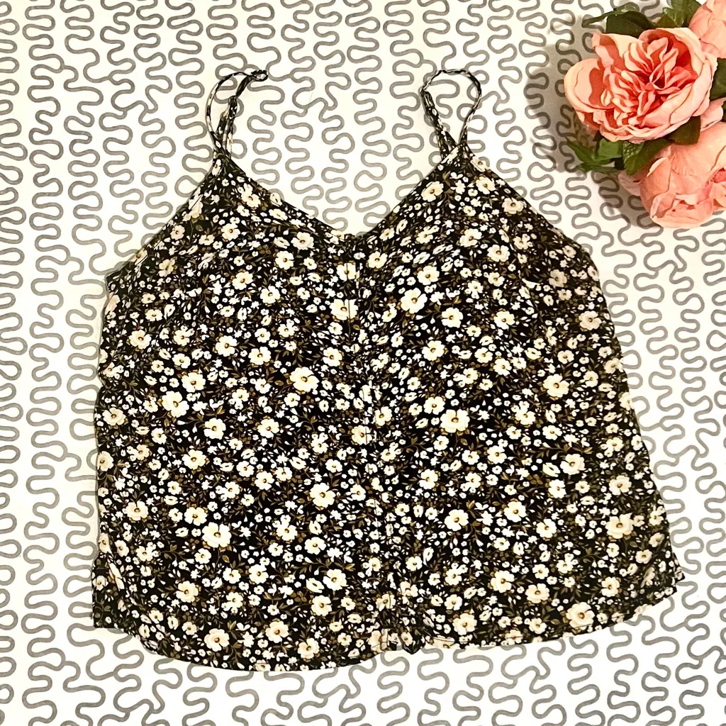 Old Navy Black and White Floral Camisole - Image 9