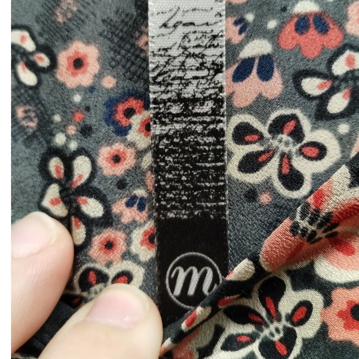 Kensie Women's Size Medium Black Pink Peach Floral Cap Sleeve Blouse - Image 6