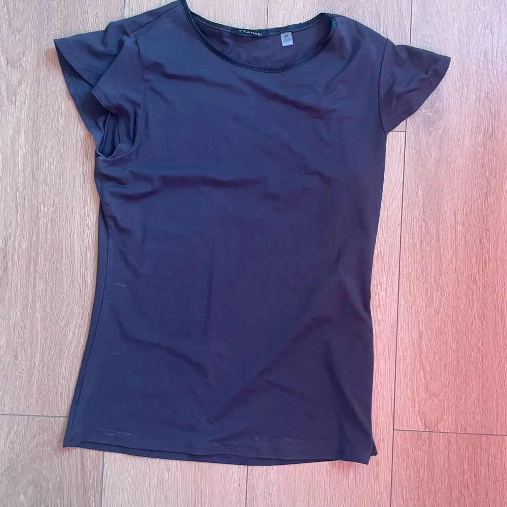 Tahari plain black tee - Image 2