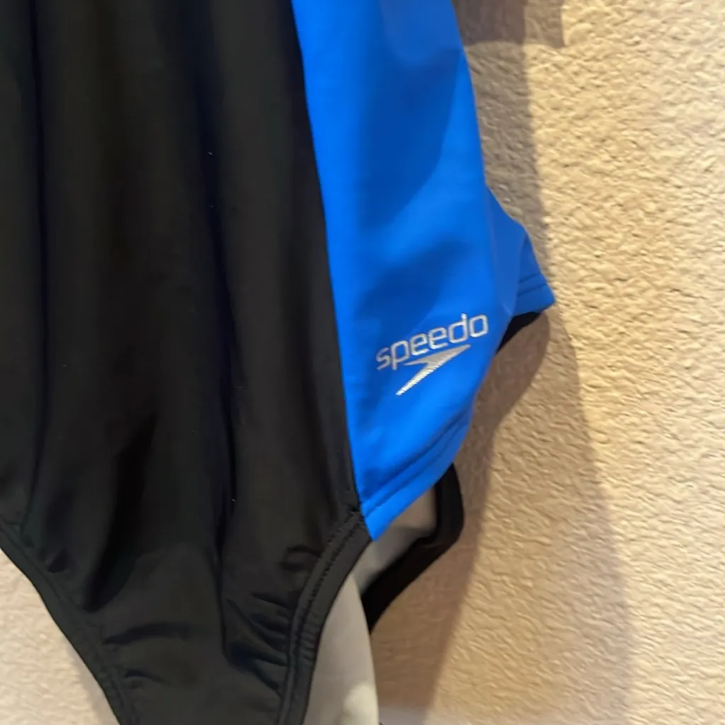 New Speedo Women’s Racerback Swimsuit with Built in Bra Support Size 8 NWT - Image 4