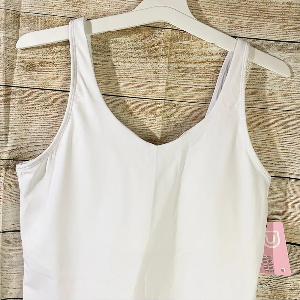 padded white workout tank top women’s Size XLarge - Image 3