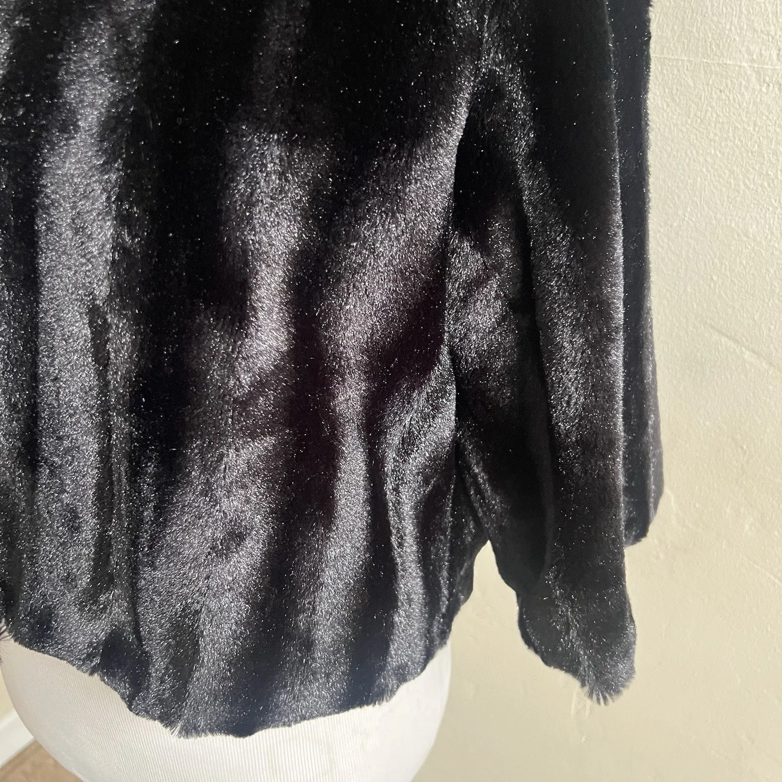 Allison Brittney Faux Fur Cropped Jacket Black Size Large Mob Wife Night Out - Image 9