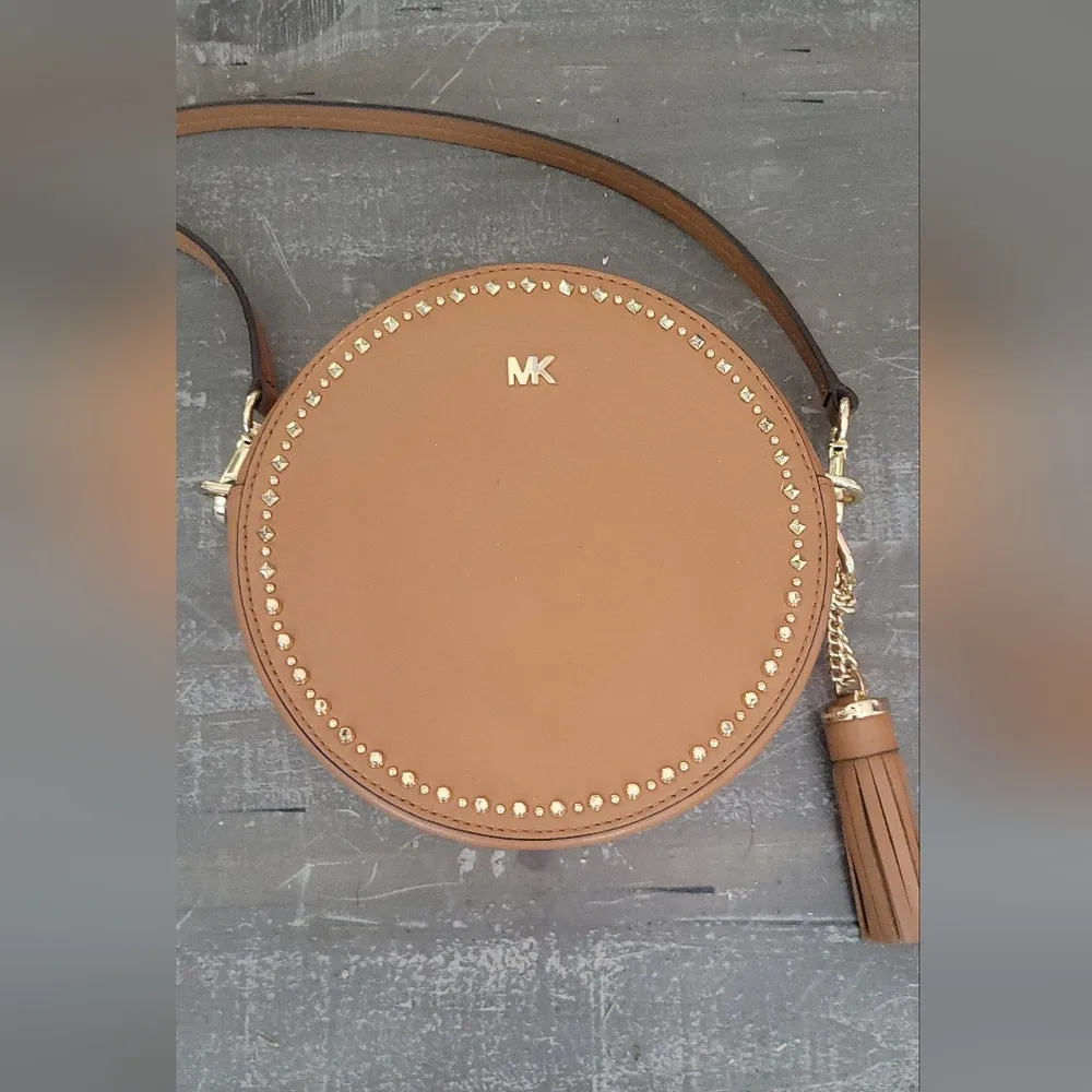Michael Kors Crossbody Leather Canteen Bag in Acorn - Image 9