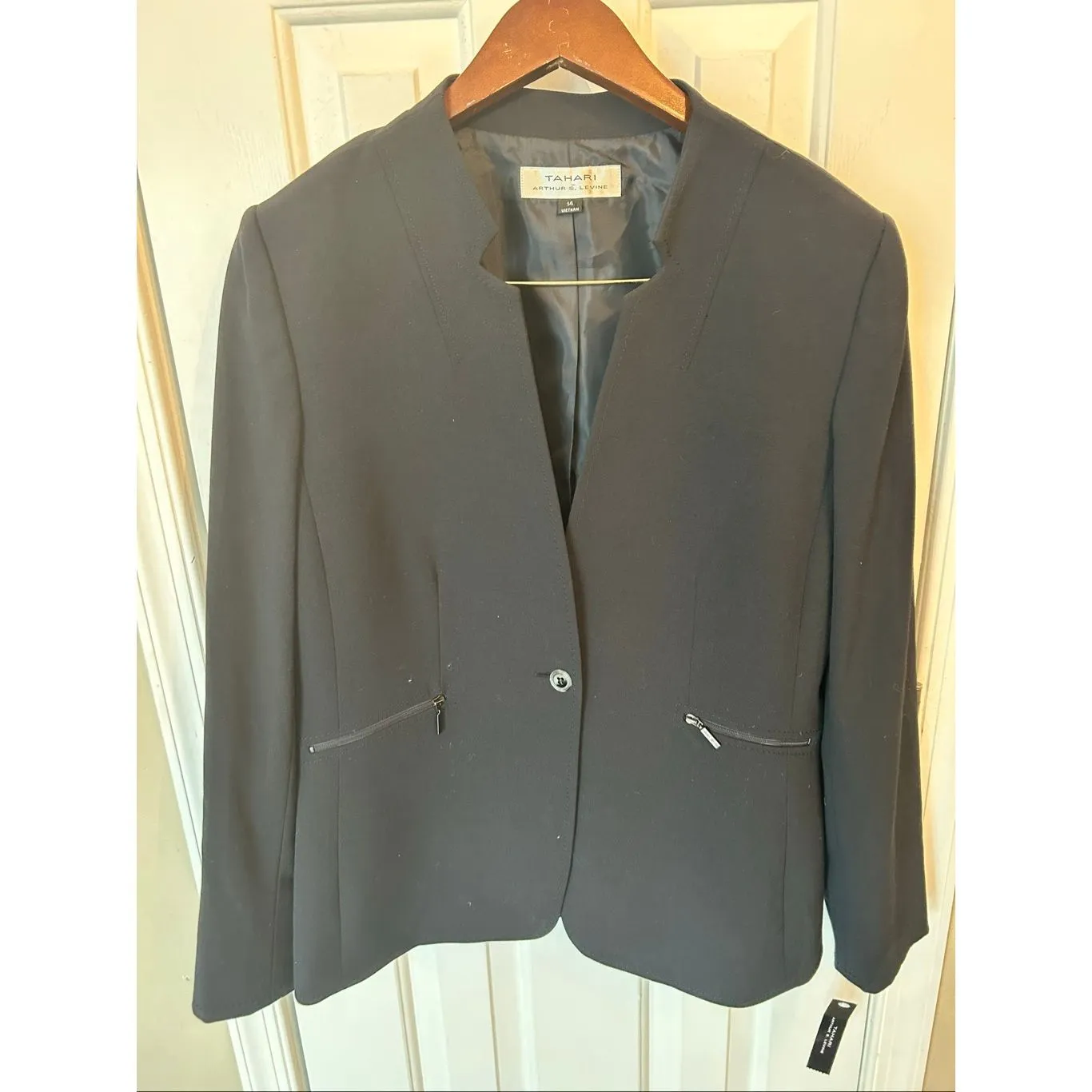 Tahari black blazer New with tabs stylish form fitting size 14 - Image 8
