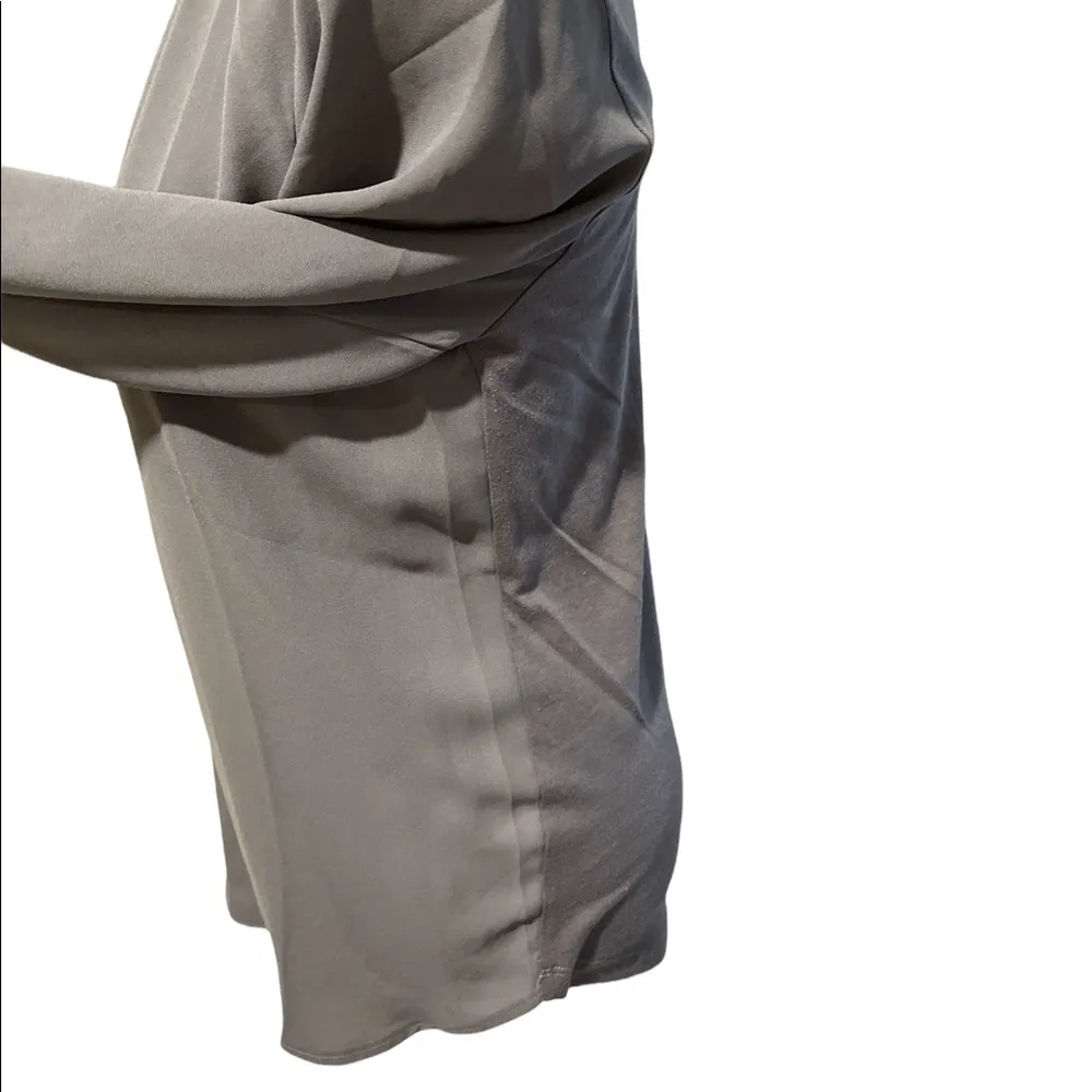 Ann Taylor Gray Long Sleeve V-Neck Pull On Silver Button Sleeve Blouse Size XS - Image 3