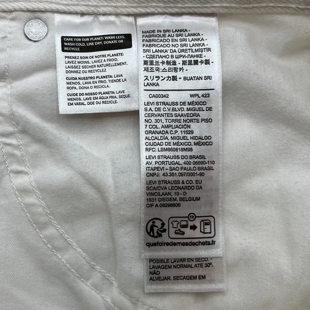 Levi’s High Waisted Mom Shorts Size 34 - Image 8