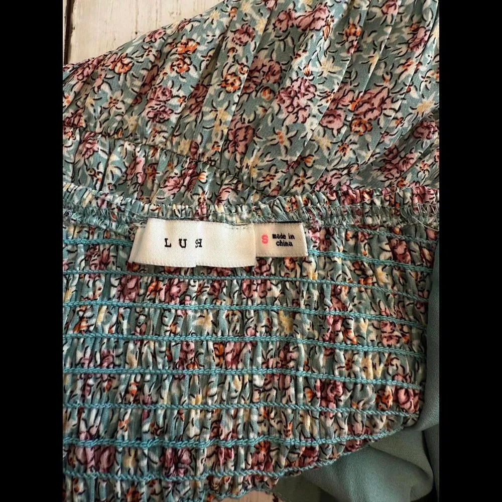 * Lush Floral Print Crop Top Size Small Flowy Blouse Off Shoulder Fitted Summer - Image 4