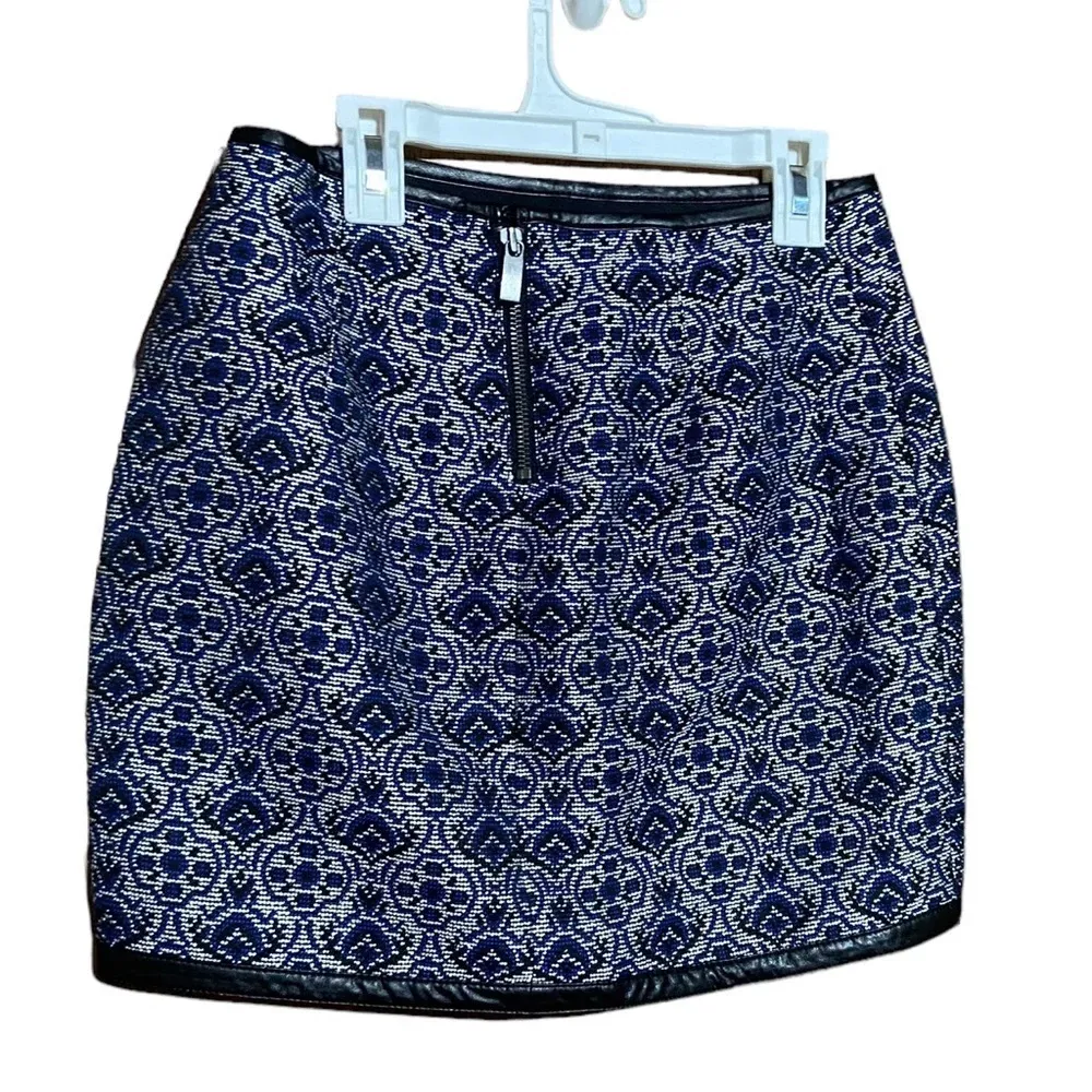 NWT Express Blue Black Silver Patterned Mini‎ Skirt - Image 4