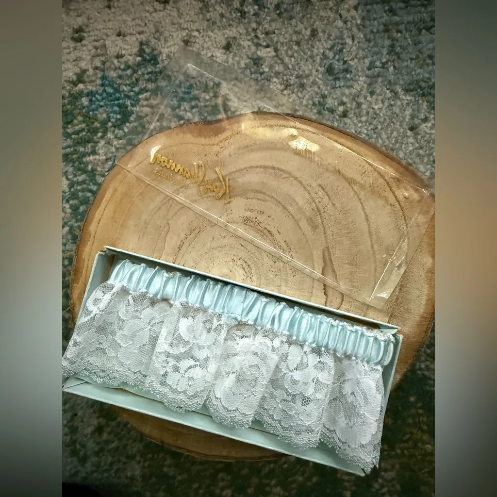 Vintage NOS Kay Shannon blue lace wedding bridal garter - Image 11