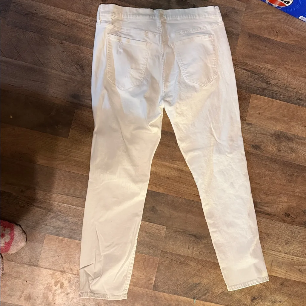 Women’s GAP high rise cheeky straight White Distressed Jeans size 14 or 32/31 - Image 5