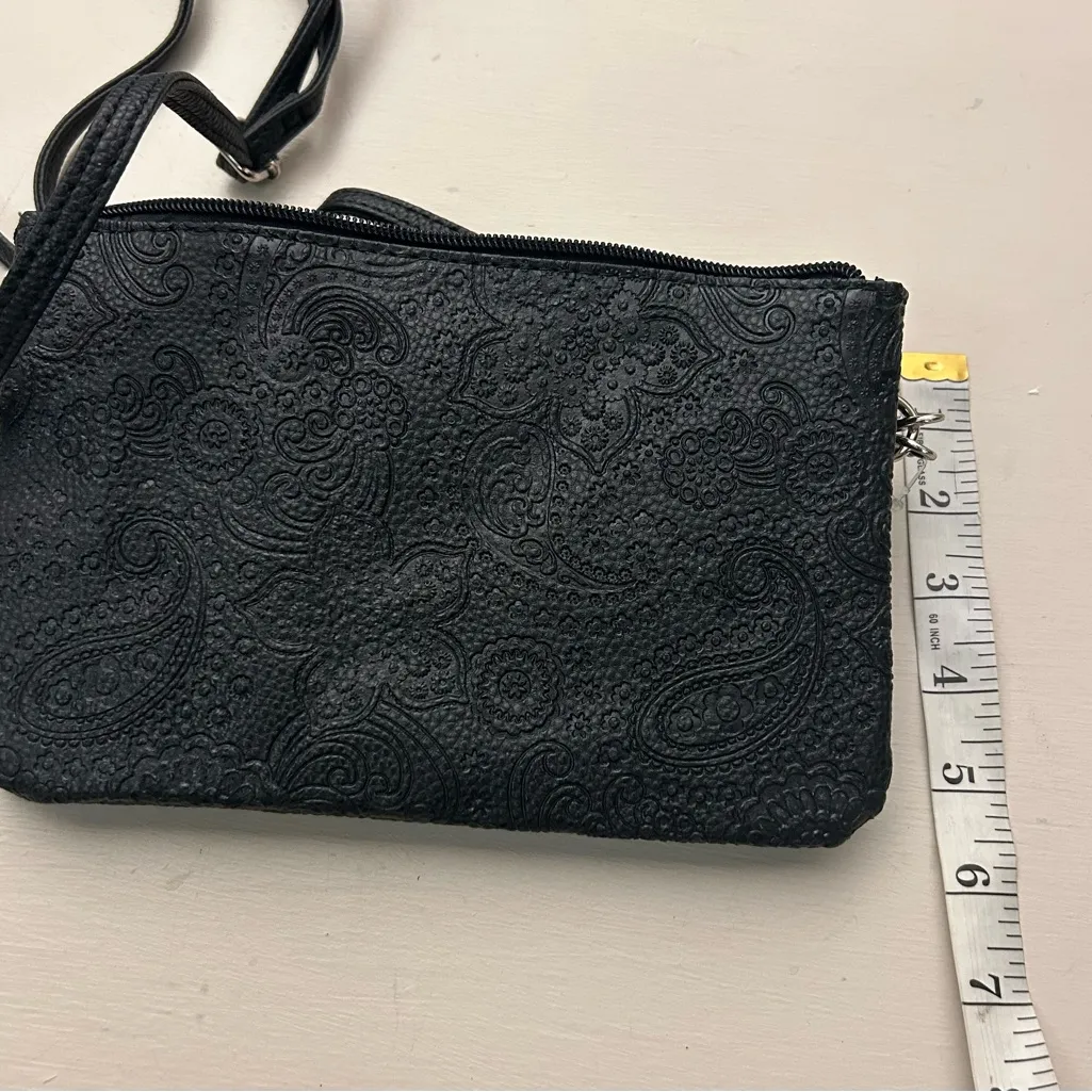 Bag Chic Black Crossbody Bag with Embossed Design by Stone & Co
Like new - Image 4