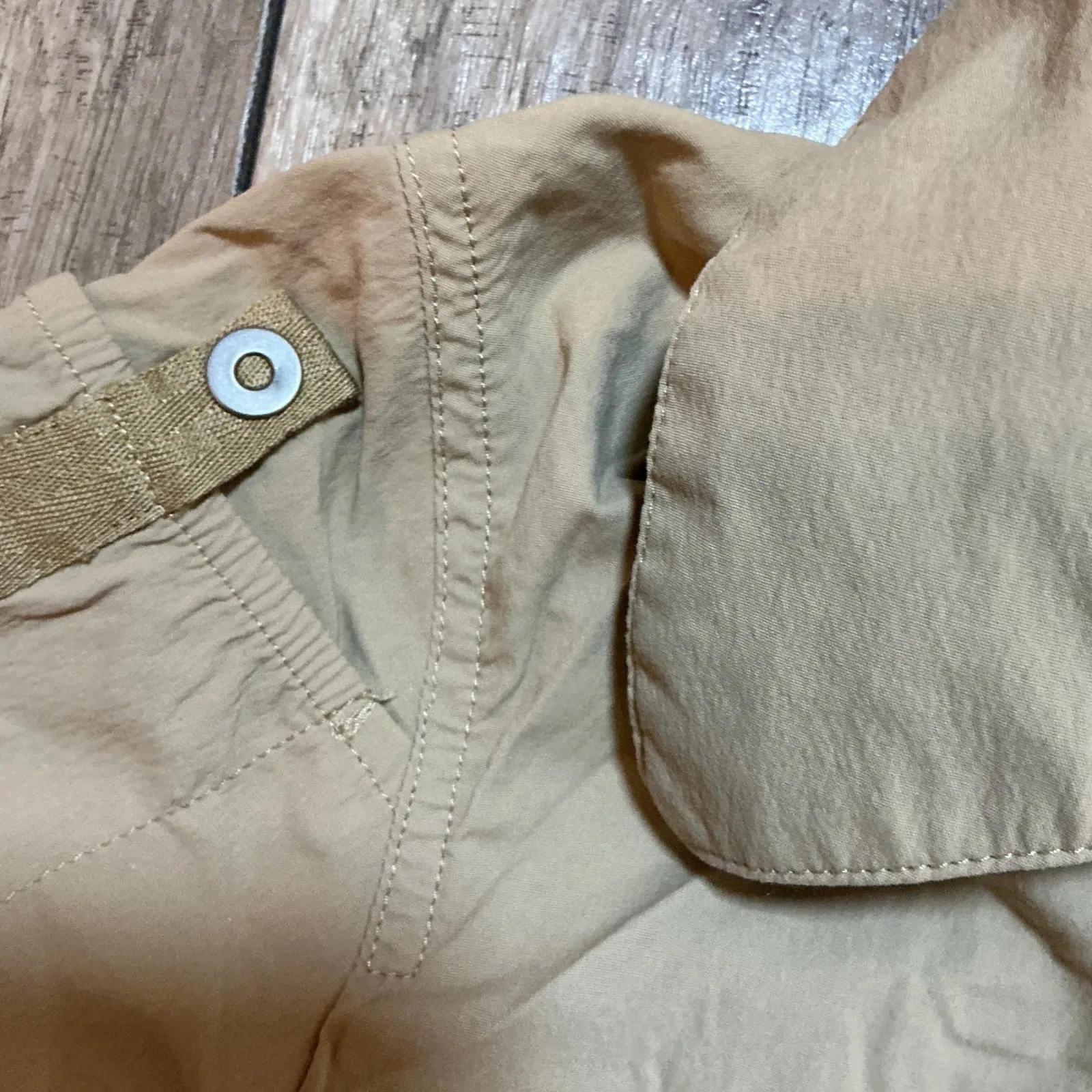 Mountain Hardwear Tan Button Up Short Sleeve Shirt Women's Sz 8 Casual Outdoor‎ - Image 3