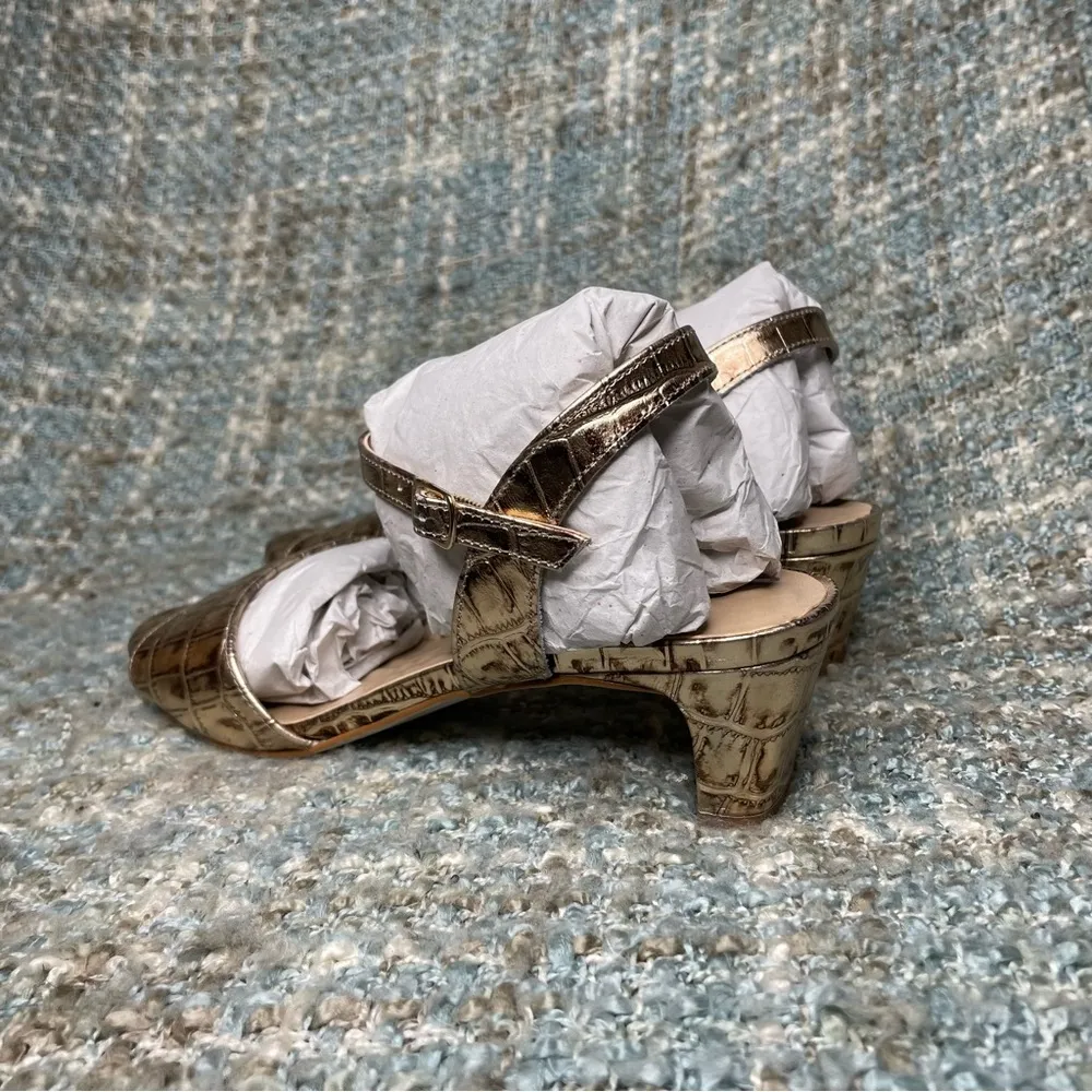 Walking Cradles Lydia Pump in Bronze Crocodile Print Leather Size 8.5 - Image 5