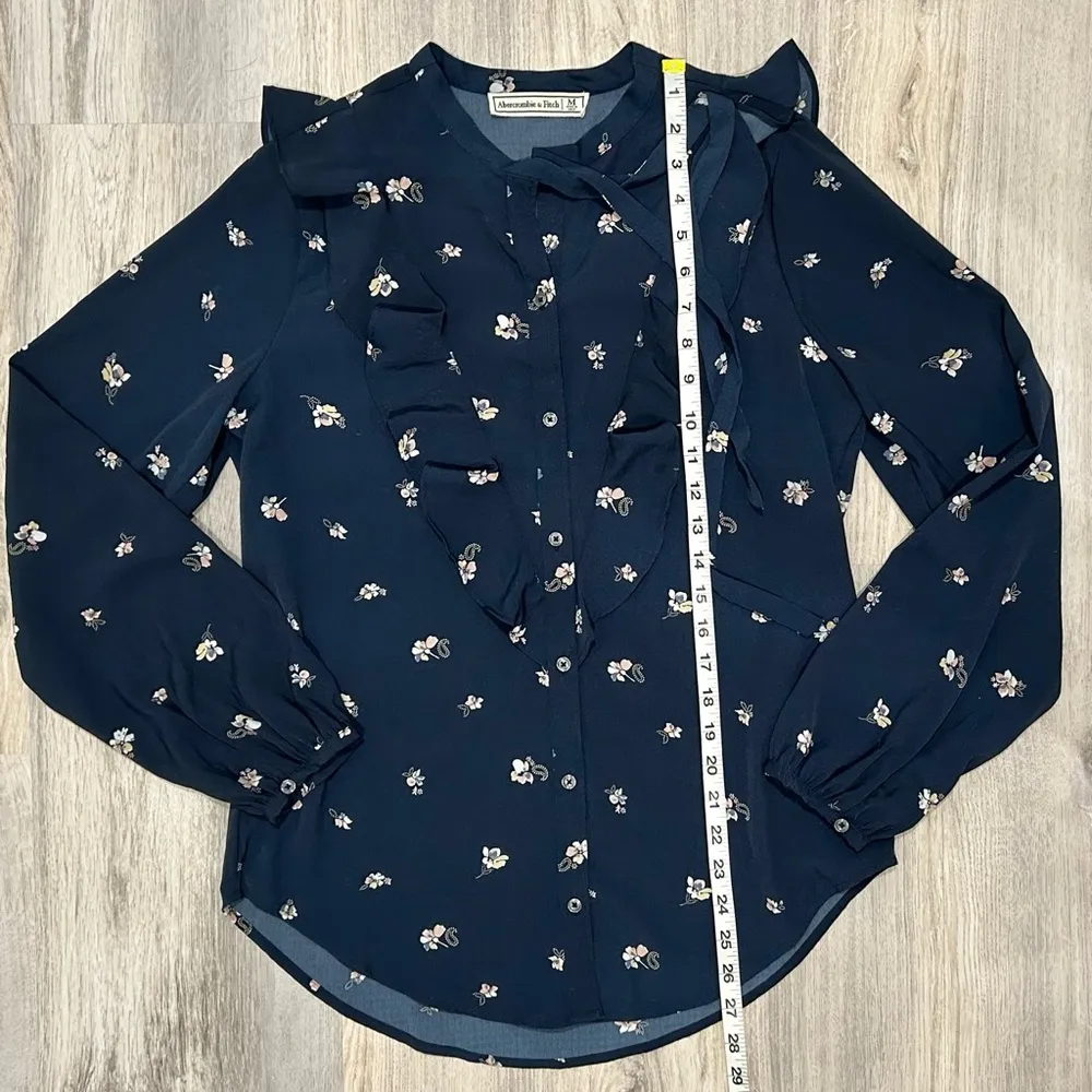 Abercrombie & Fitch Navy Floral Ruffle Button Up Top Long Sleeve Shirt Size M - Image 3