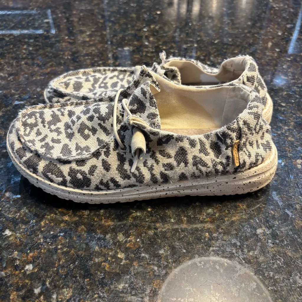 Hey Dude Women’s Wendy Shoes Woven Cheetah Gray Size 6 - Image 4