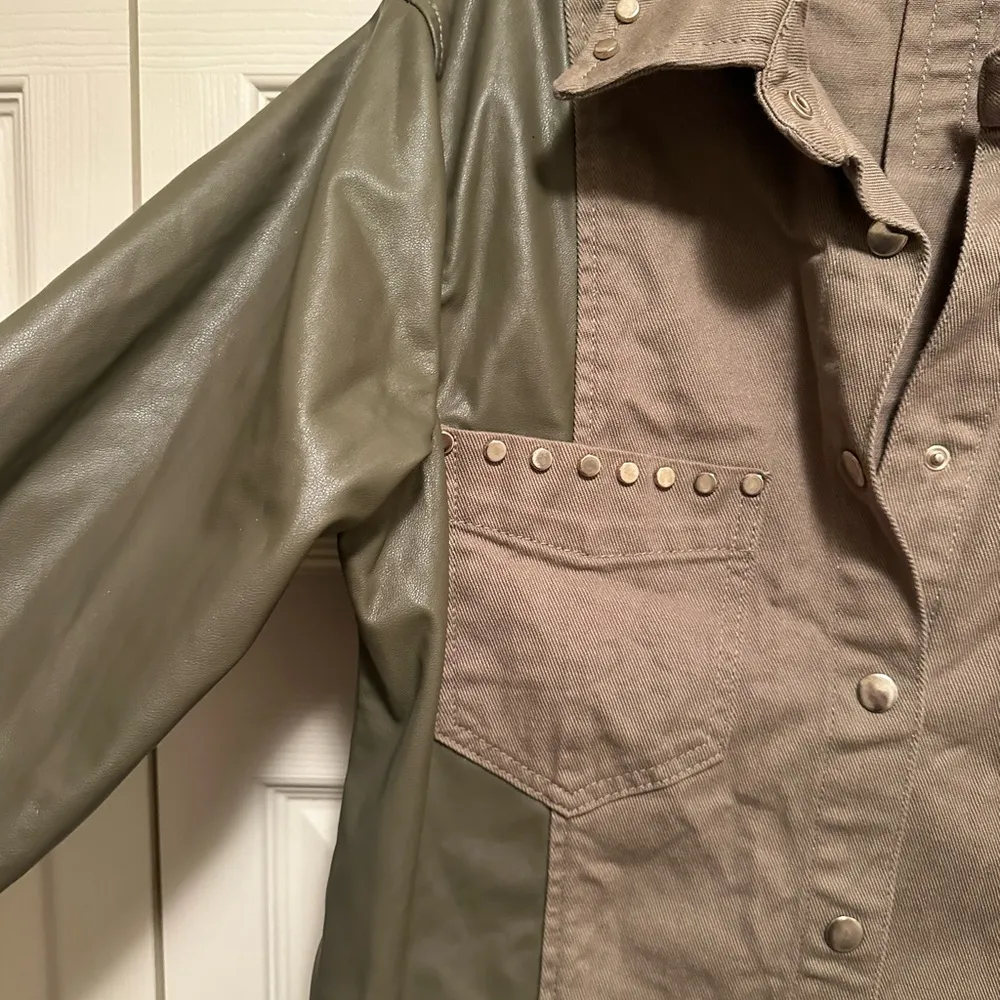 Zara studded shacket with faux leather sleeves olive green khaki green - Image 3