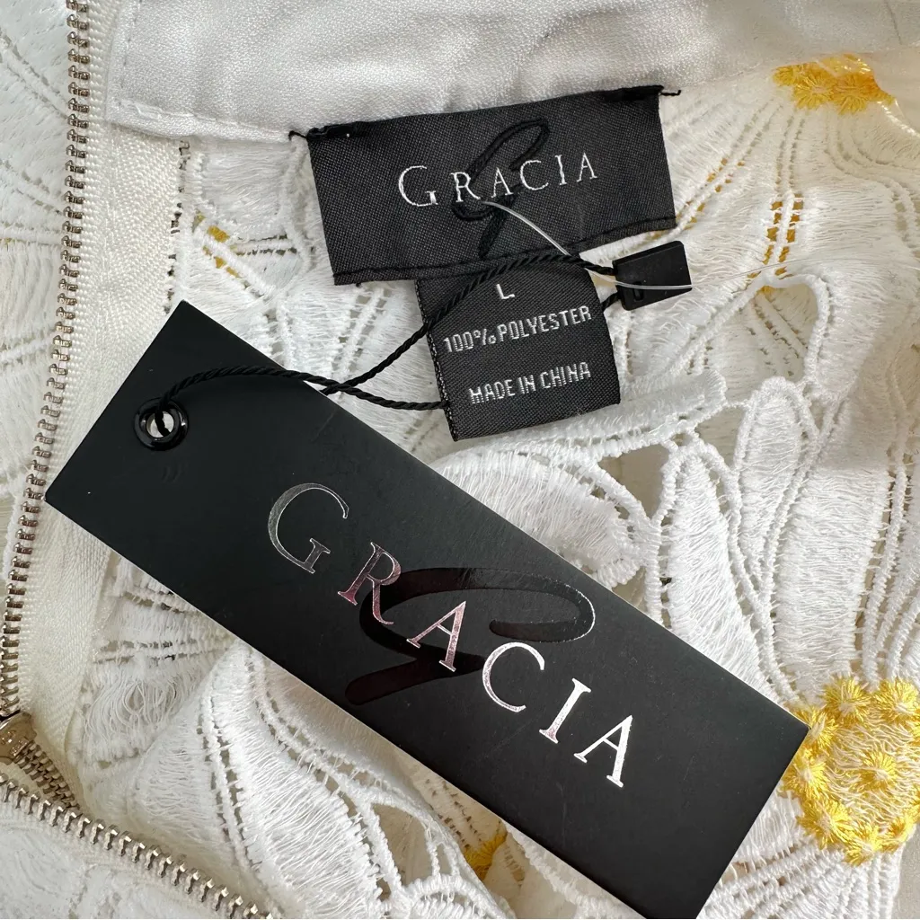 Gracia Daisy Applique Cutout Cropped Blouse size Large Short Sleeves Top Shirt - Image 10