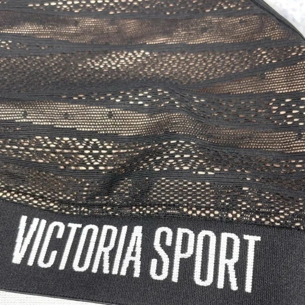 Victoria sports bra size medium - Image 3