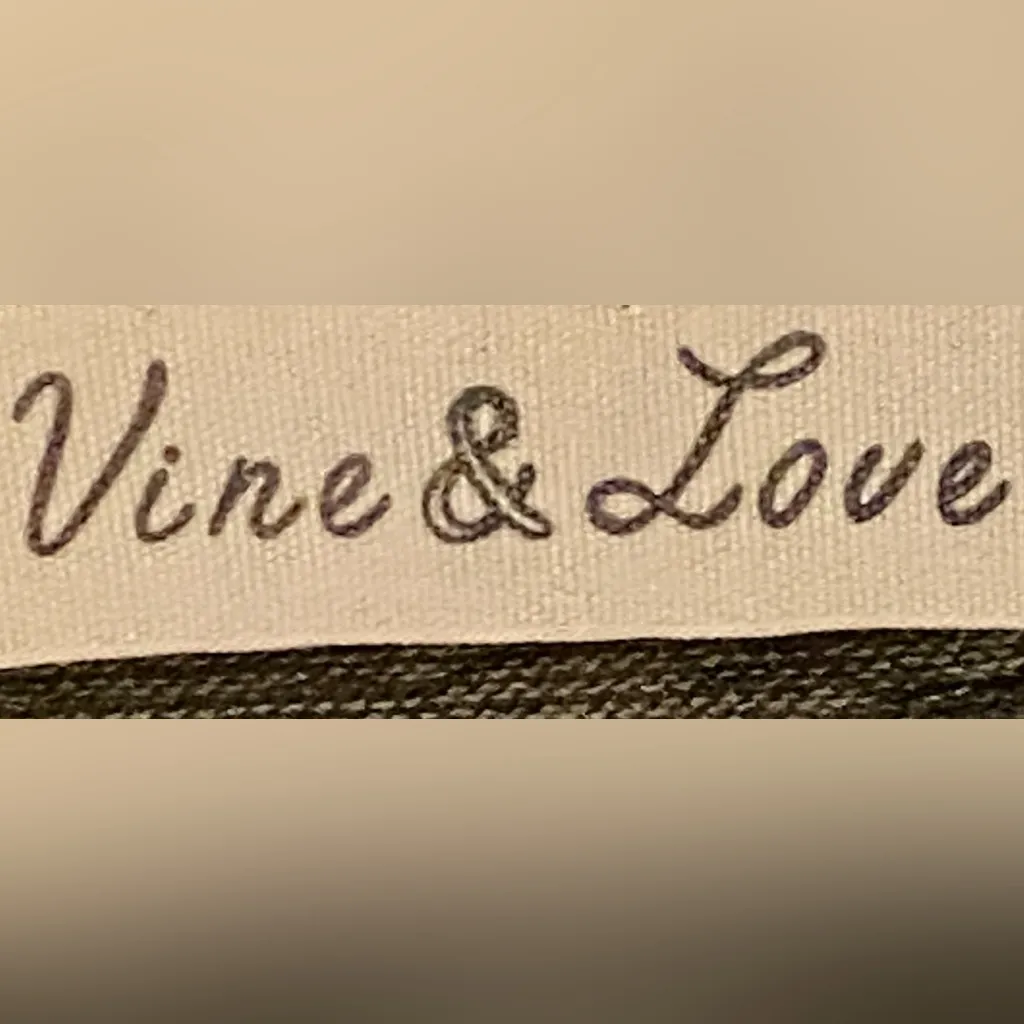 Vine and Love Olive Short Sleeve Sweater Top Women's Sz Medium - Image 3