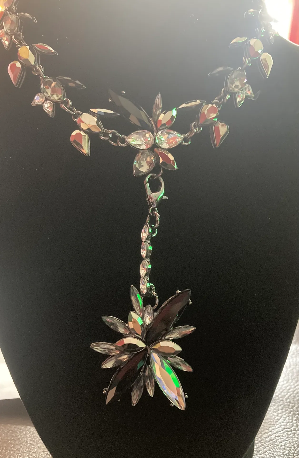 Woman Polished Rhinestone Floral Necklace Black - Image 4