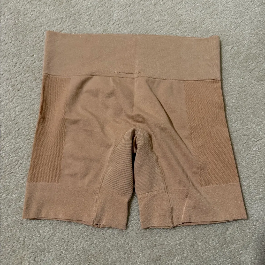 Jockey Spandex shorts in M Tan Size M - Image 2
