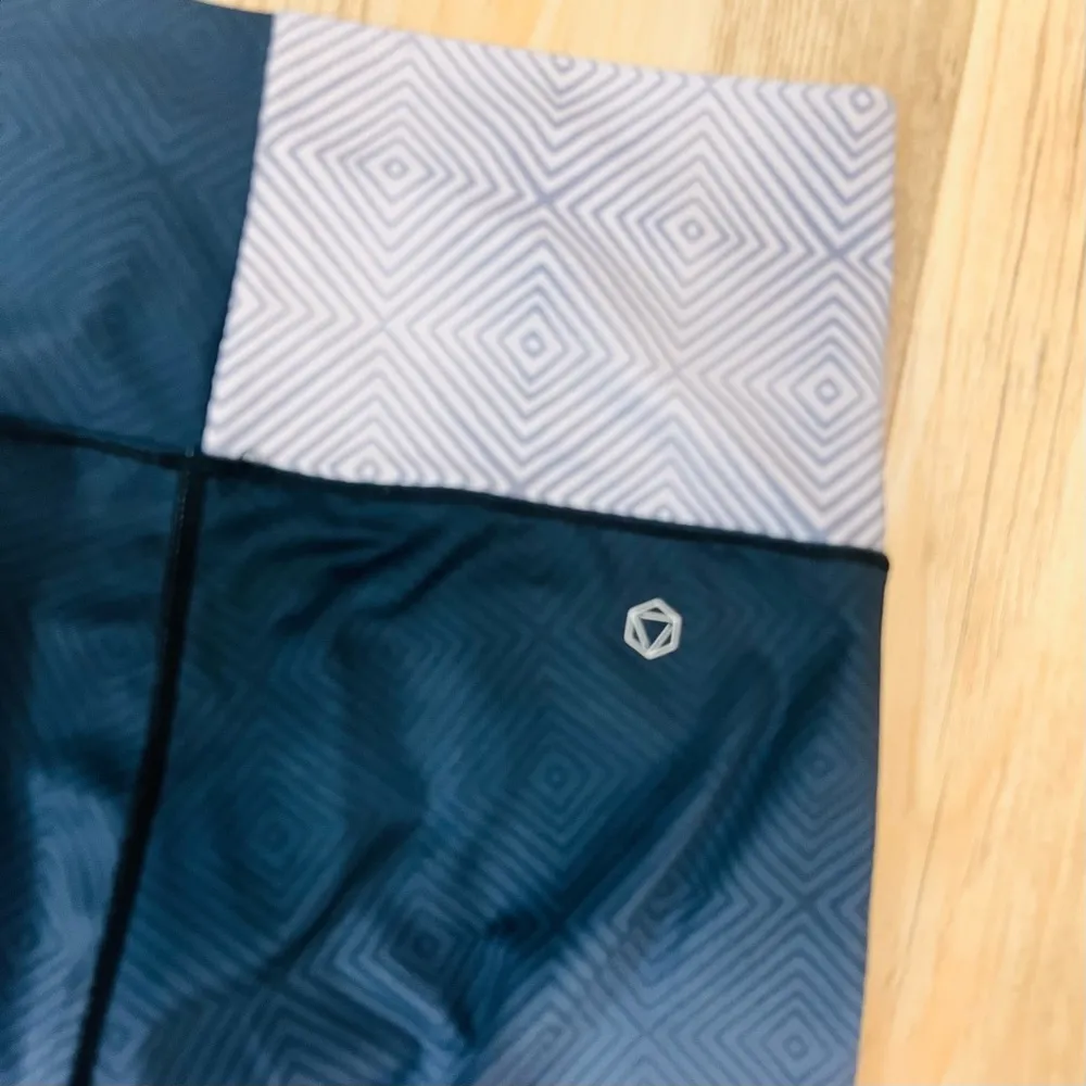 AR-33 Alpha High Waisted Legging blue size small - Image 5