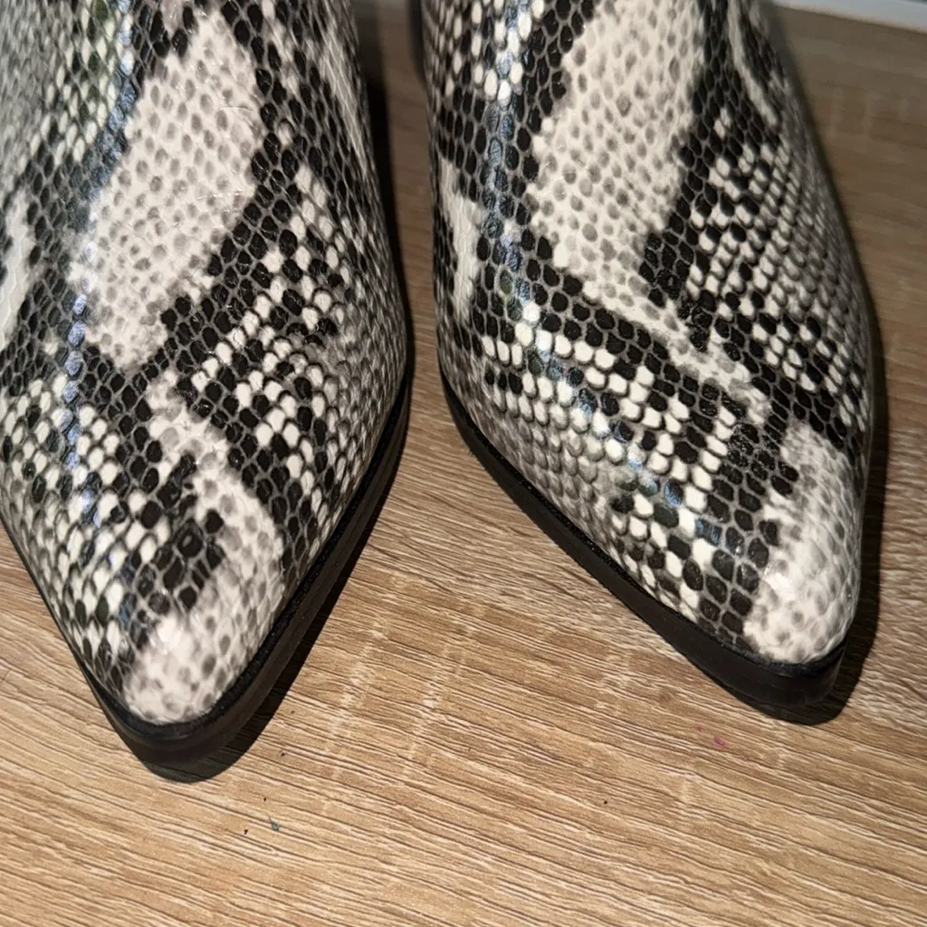 Blondo boots Waterproof leather 7.5 reptile snake print pointed toe - Image 2