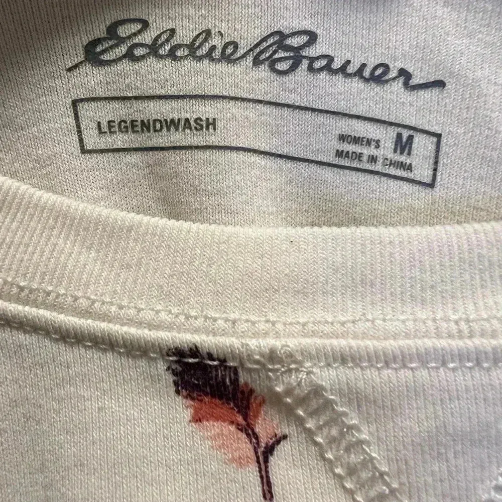 Eddie Bauer women’s legend wash women’s sweatshirt feather print detail medium - Image 4