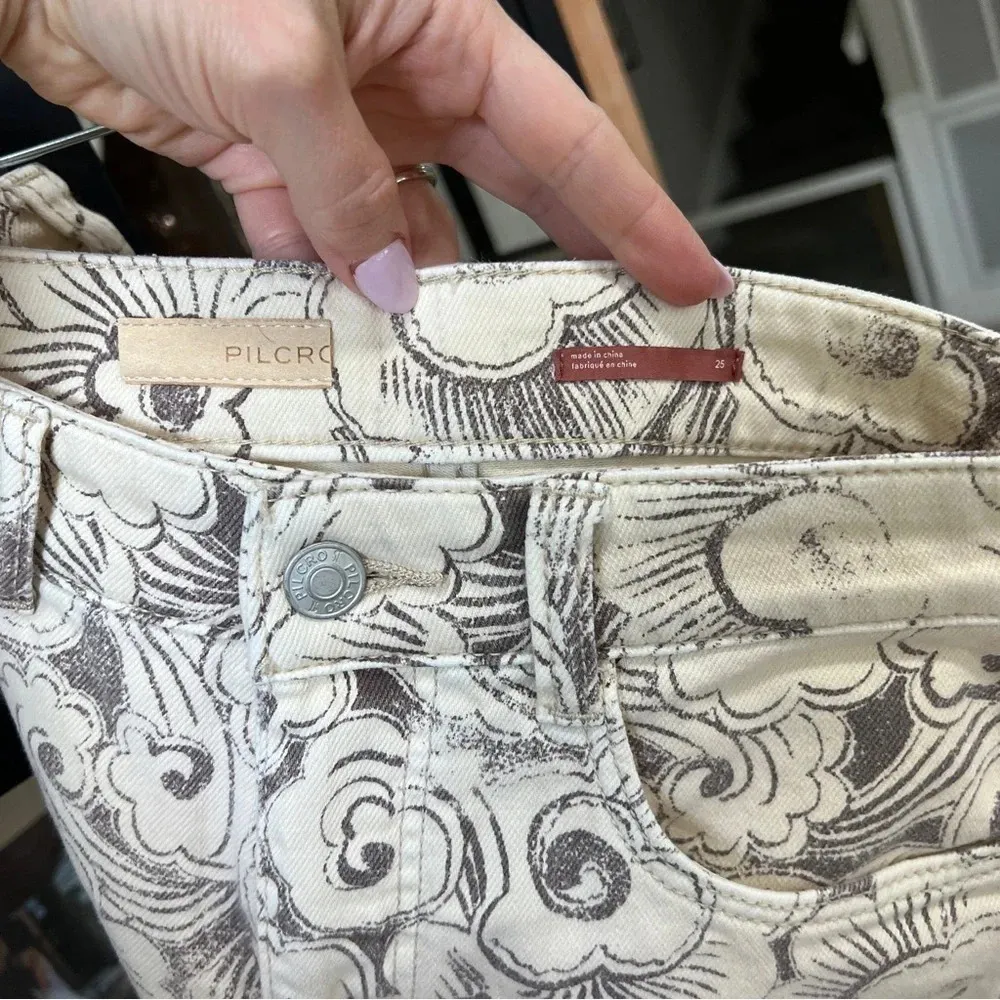 Pilcro denim shorts high rise floral curve tulip hem Anthropologie boho beige - Image 5