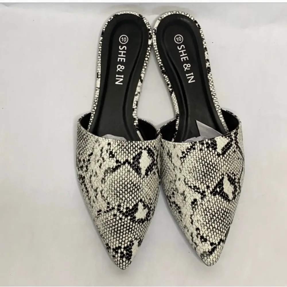 Women Shein, brand Snakeskin print.Sz7.5 New only try on - Image 2