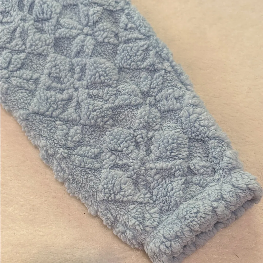 Joyspun Women’s Embossed Plush Pajama Set – 2 Piece, Size Small Blue - Image 11