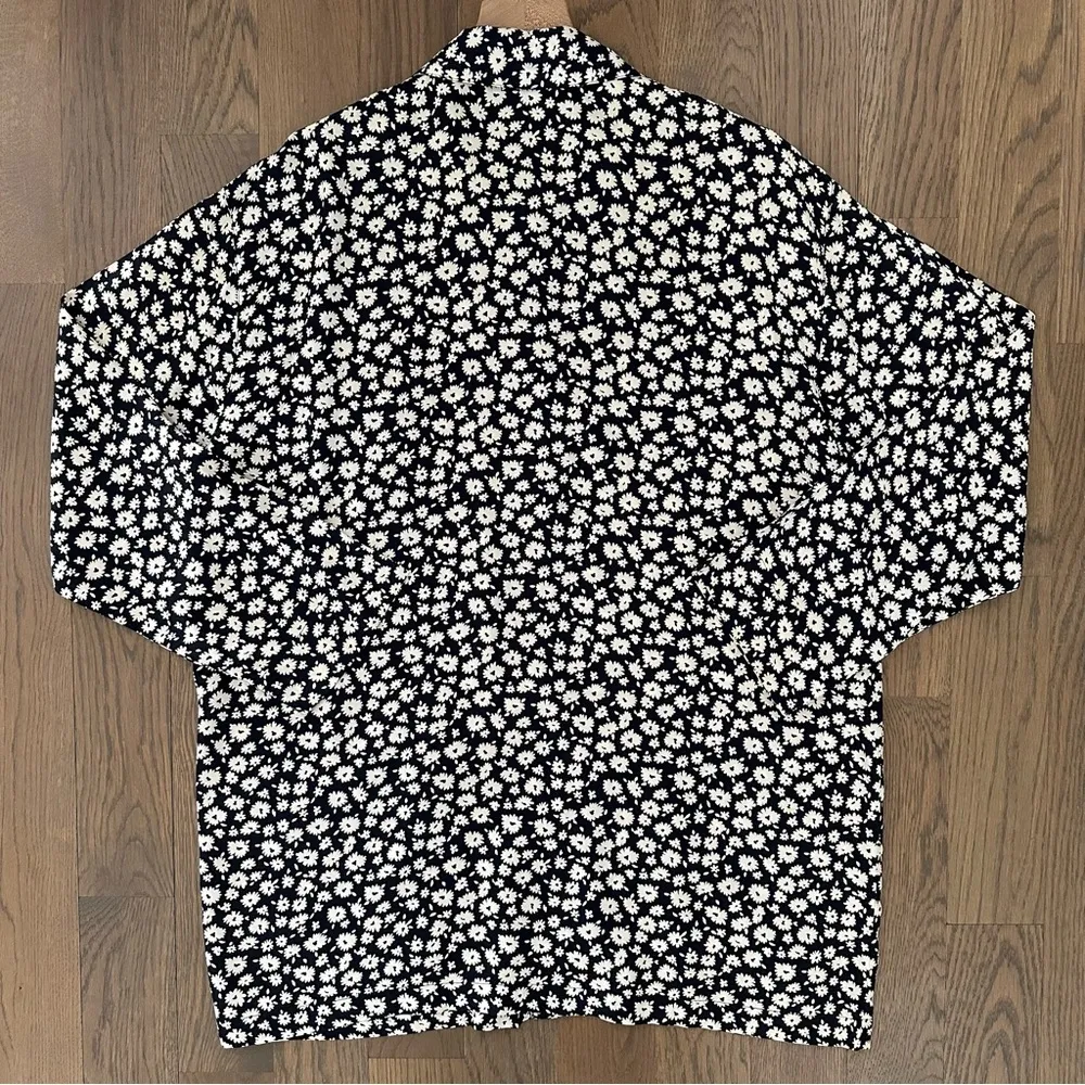 Vintage Ditsy Floral Print Long Sleeve Crepe Shirt Jacket Navy and Cream Medium Blue - Image 7