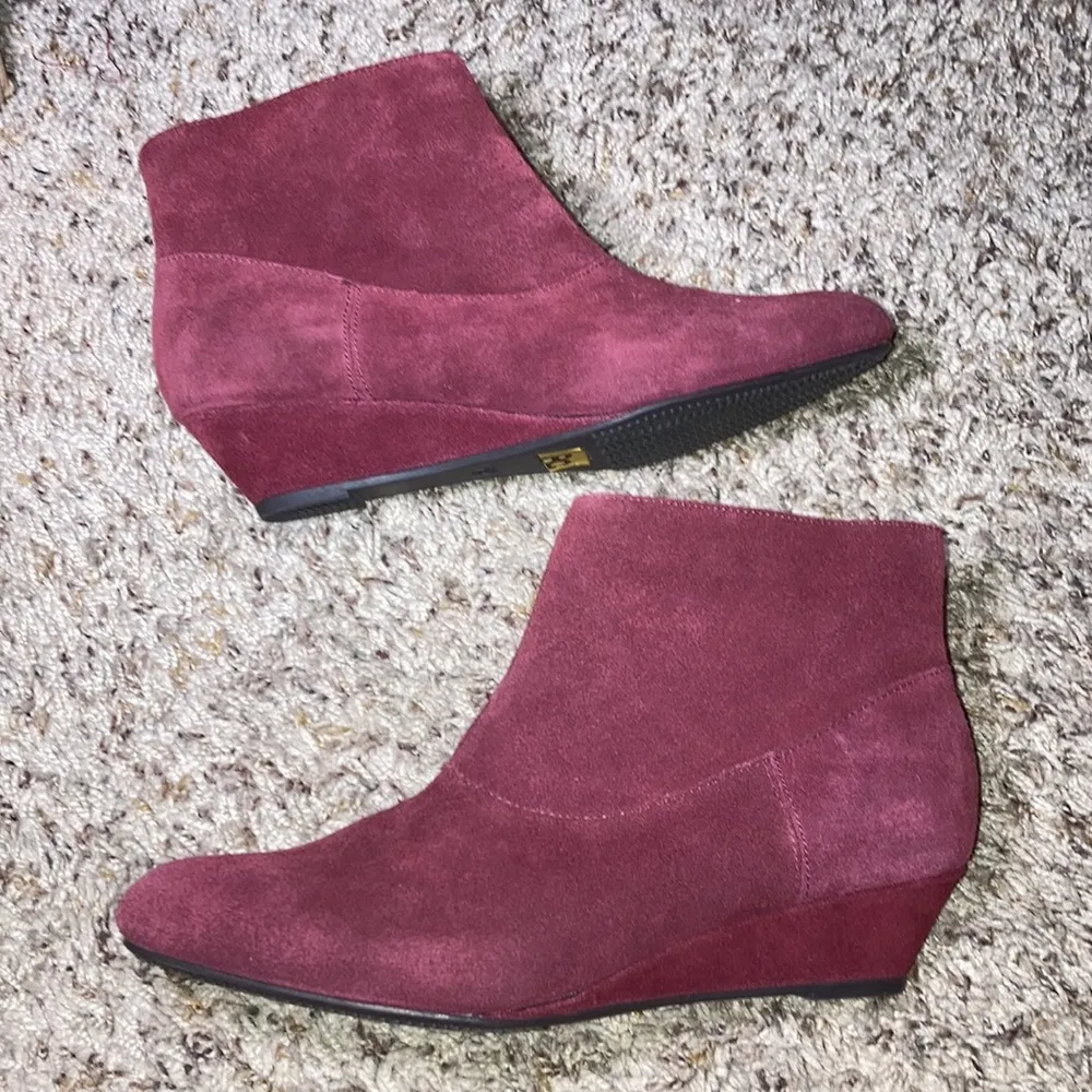 Red Suede BC Because Music Is My Heartbeat Wedge Bootie Size 7.5 - Image 3