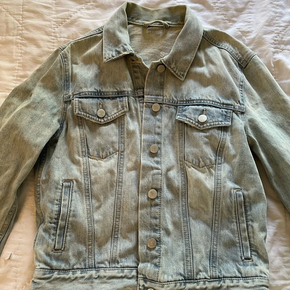 GAP 1969 faded style light blue jeans jacket - Image 2