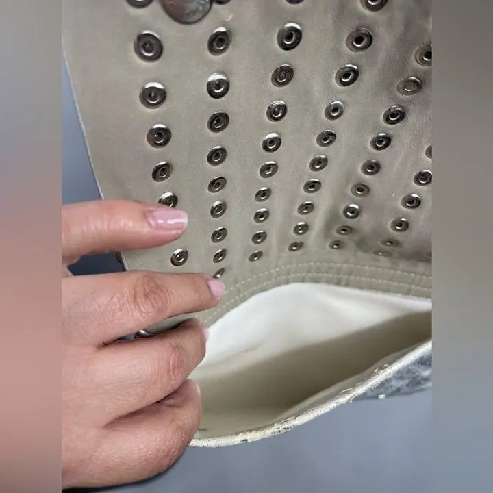 Silver crossbody purse with‎ silver chain and stud design - Image 4