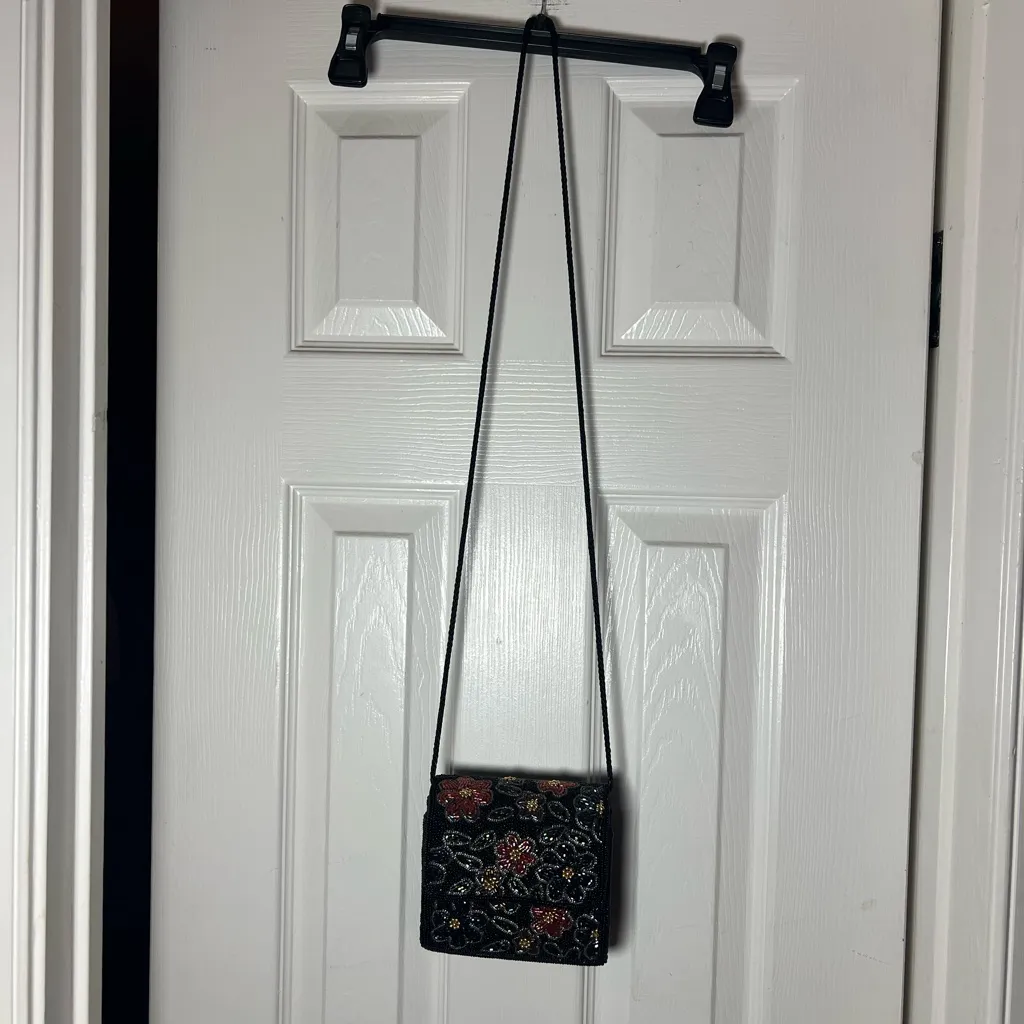 Vintage Y2K/90’s Lord And Taylor Seed Beaded Floral Bag Black Red Shoulder Strap - Image 3