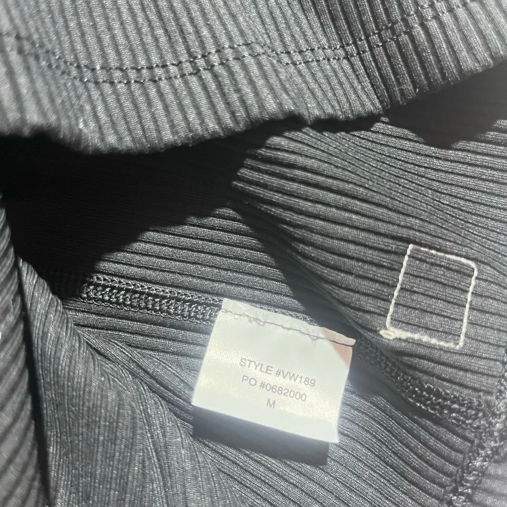 Women's Black Ribbed crisscross back tank top built in bra Size Medium - Image 4