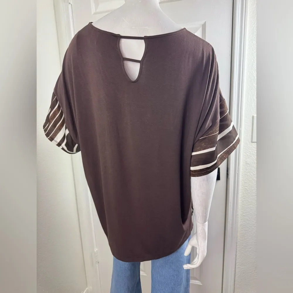 Chicos Size 2 Brown Siped Blouse Short Sleeve Blend Polyester. A50 - Image 4