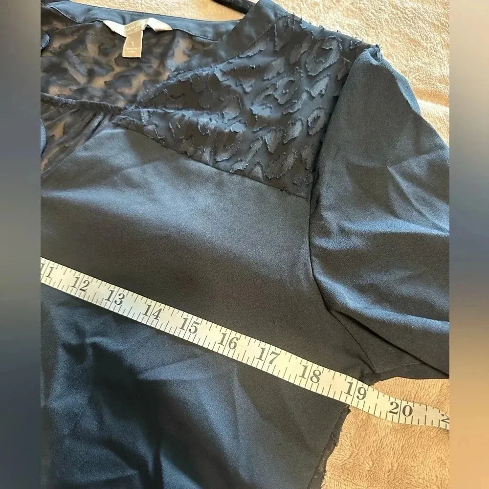 Banana Republic Blouse Size Small Navy Sheer Leopard Animal Business Work - Image 3