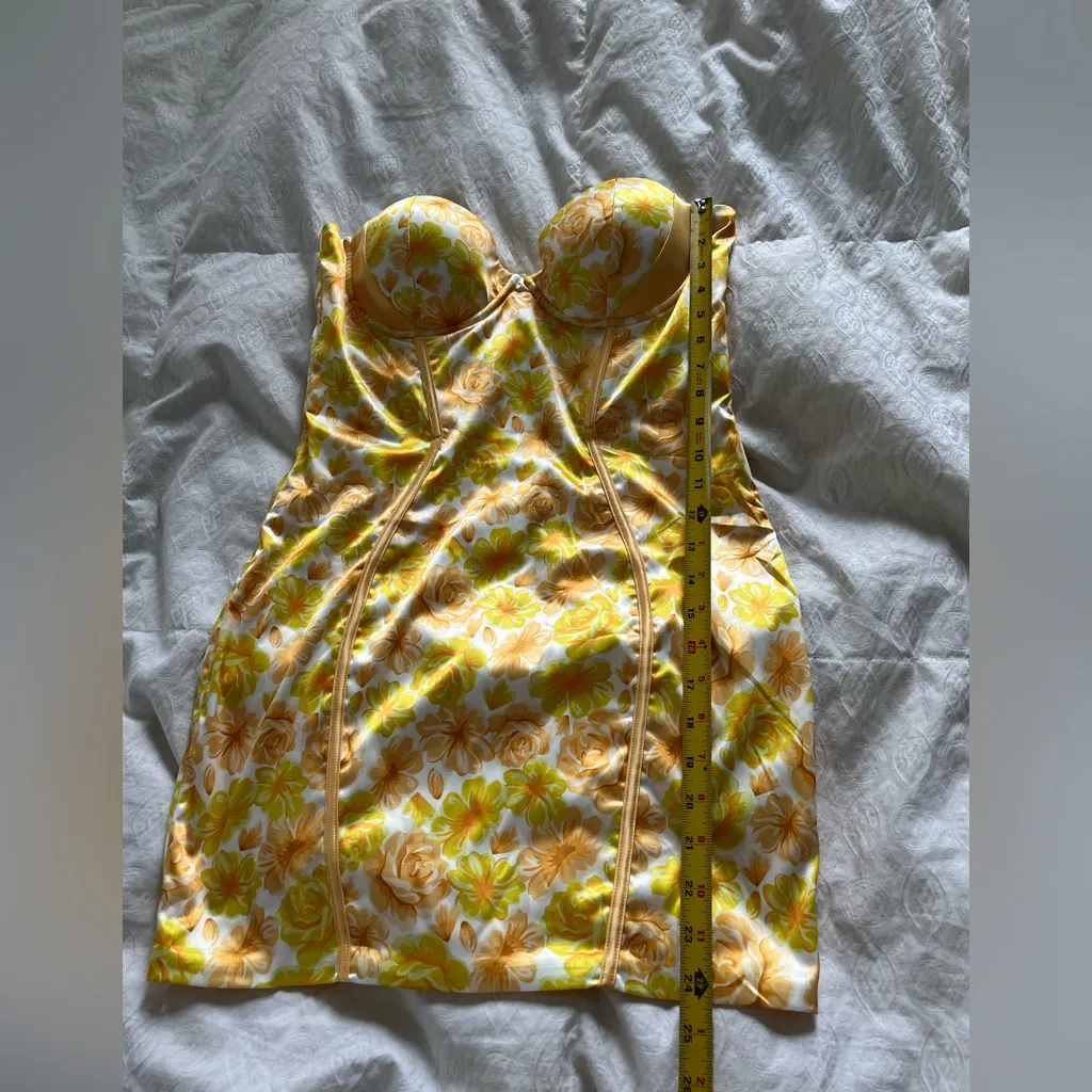 NWT: Oh Polly Floral Yellow strapless dress - Image 2