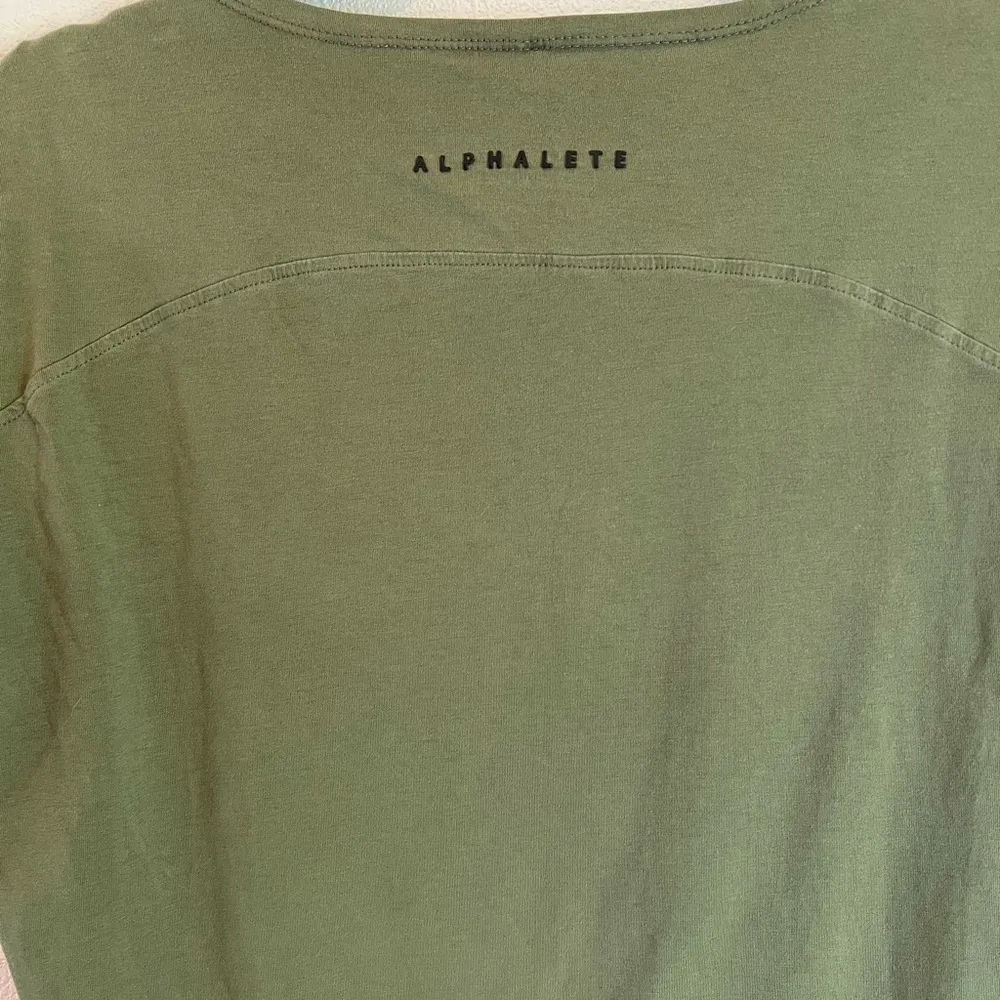 Alphalete Fitted Short Sleeve Athletic T-Shirt, Women's Size small olive green - Image 6