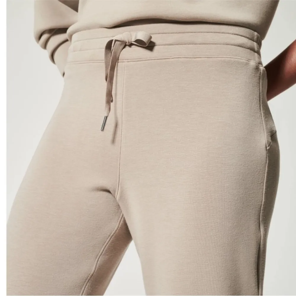 Spanx Airessentials tapered pant tan size XL - Image 2