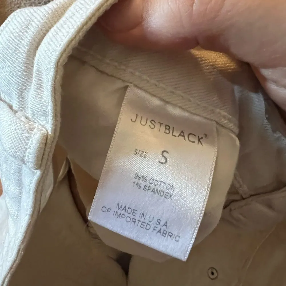 Just black small shorts - Image 8