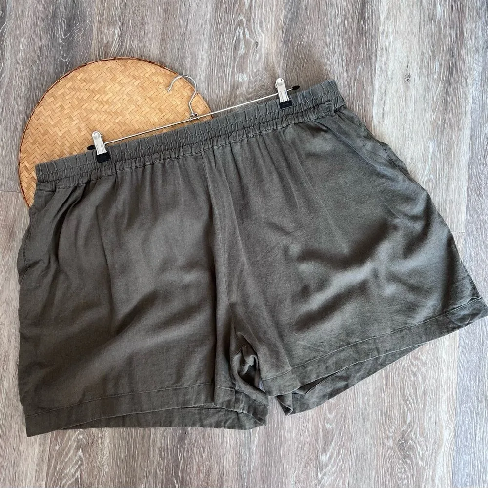 Universal standard easy pull on shorts green‎ linen blend - Image 3