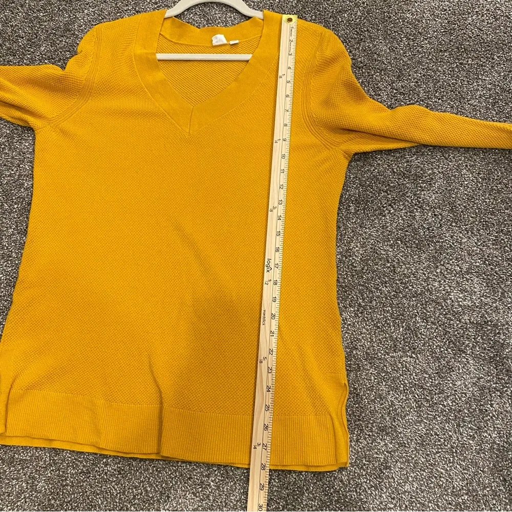 GAP Waffle Thermal Thin V Neck Fall Sweater - Image 6