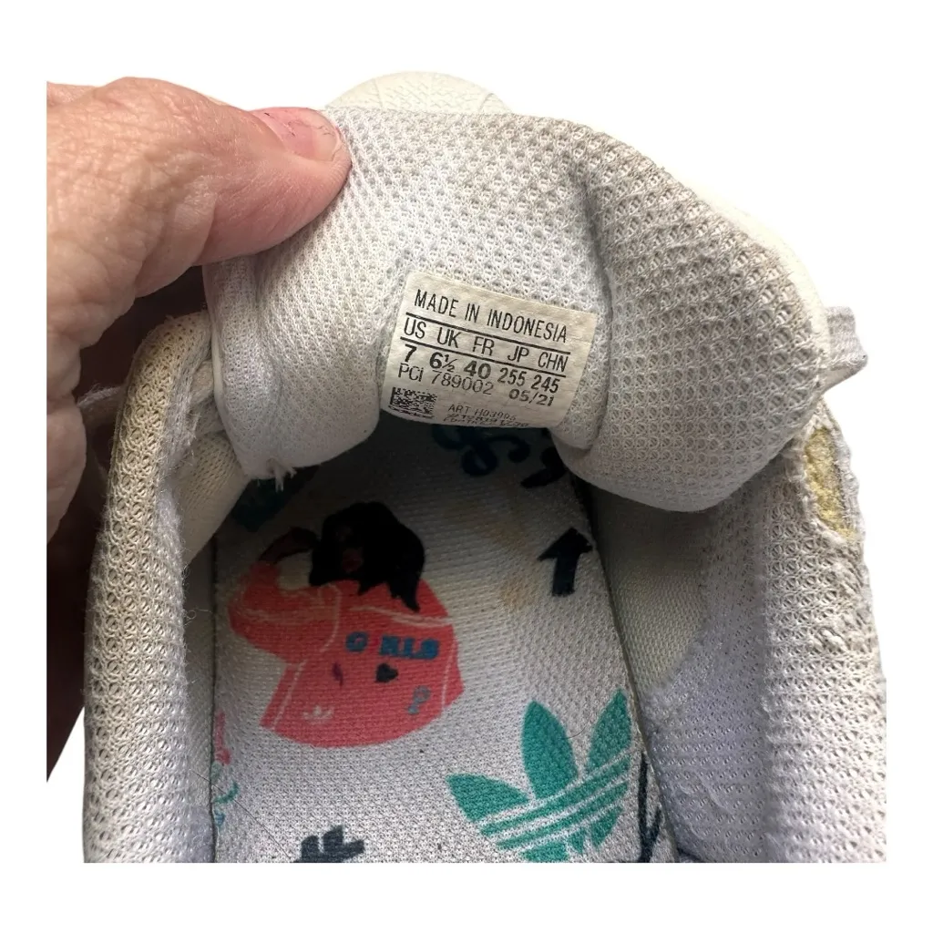 Adidas Superstar "Girls Are Awesome" Friends Edition Sneakers Size‎ 7 - Image 2