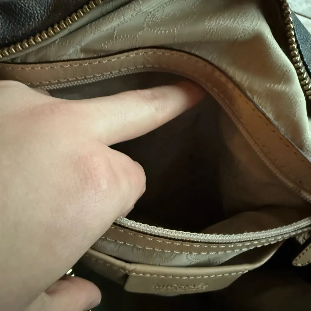 Michael kors grayson handbag - small pen marks in pics - Image 5