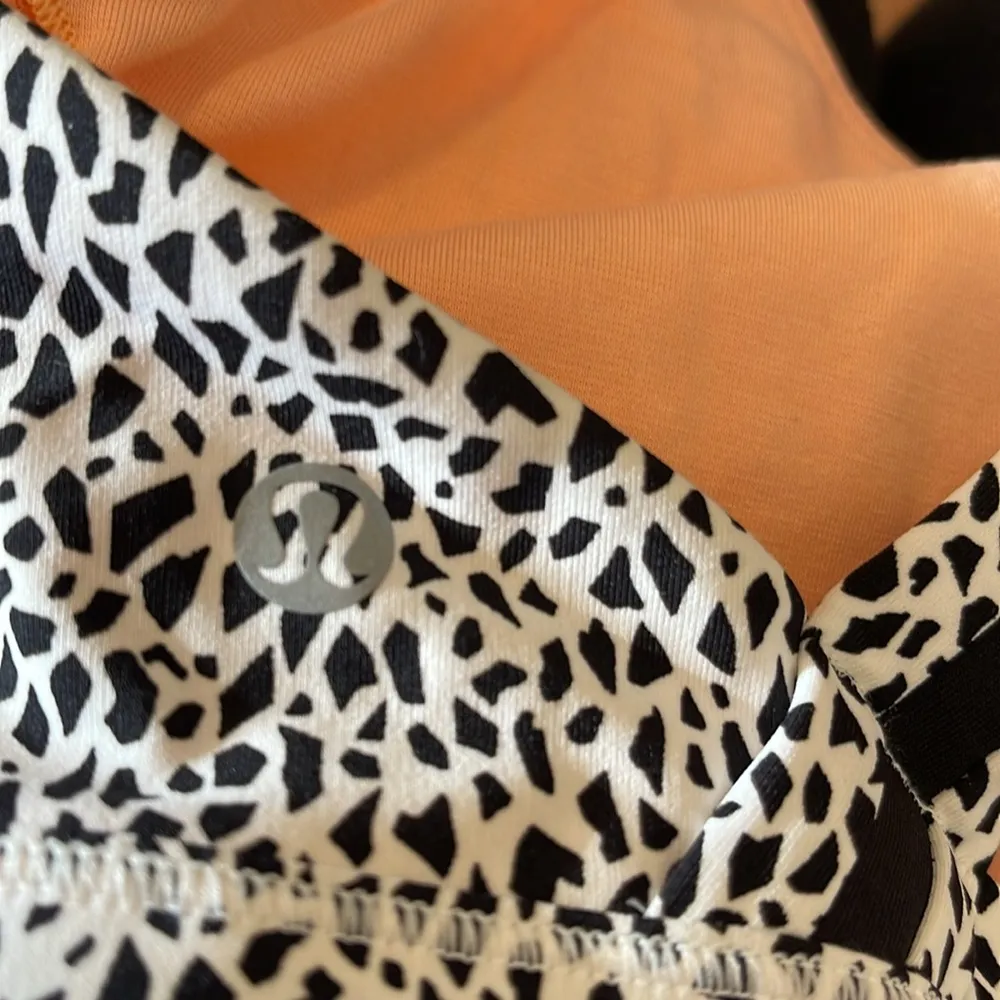 Lululemon sports bra, size 4 - Image 3