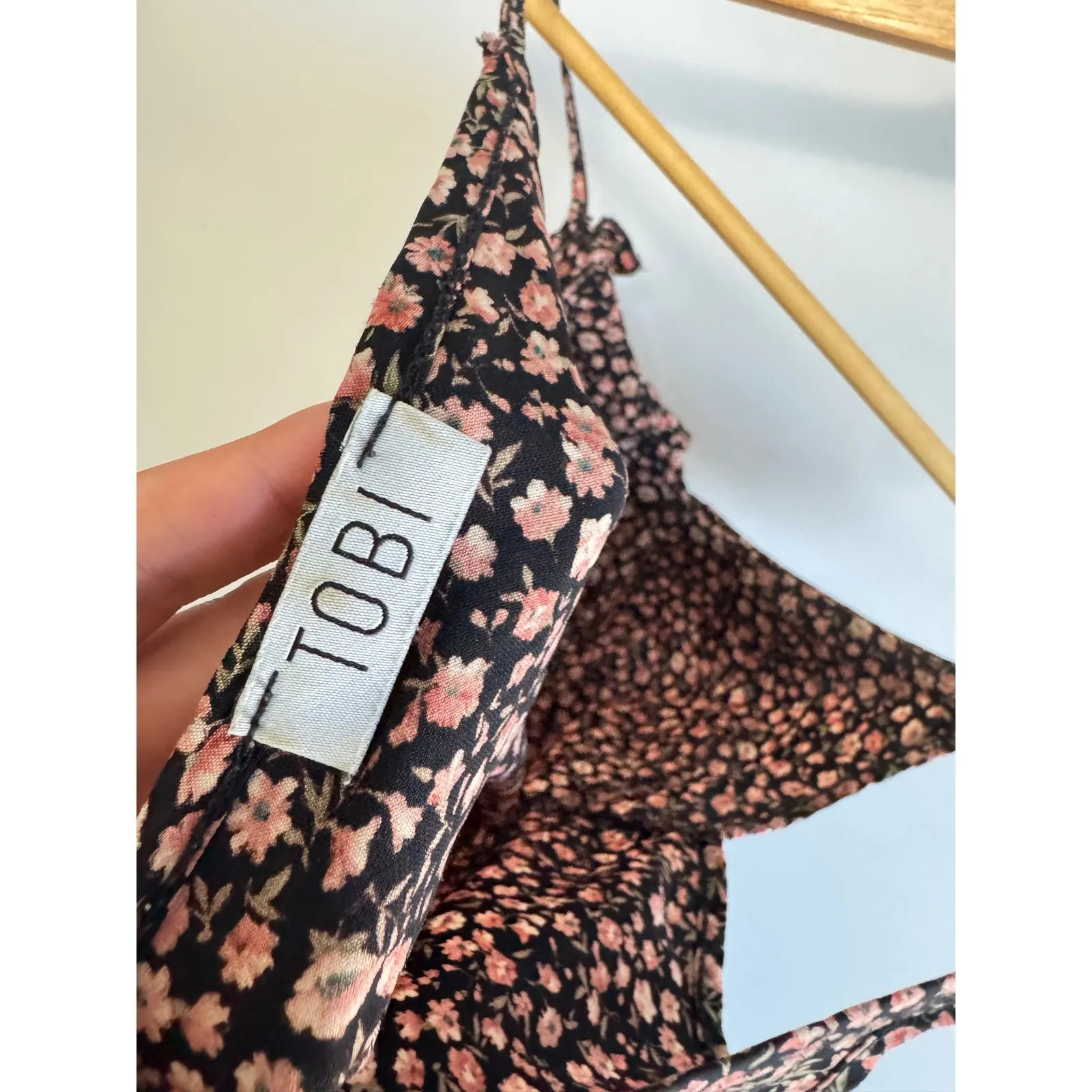 TOBI Floral Print Romper Black Pink Sleeveless Ruffle V Neck Small‎ - Image 2